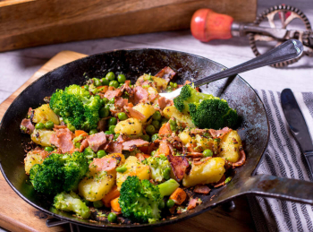 Warzywa z patelni. Zdjęcie podglądowe.