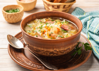 Góralska kwaśnica w misce. 