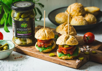 Mini burgery z ogóreczkami Smak.