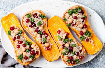 Pieczona dynia piżmowa na talerzu