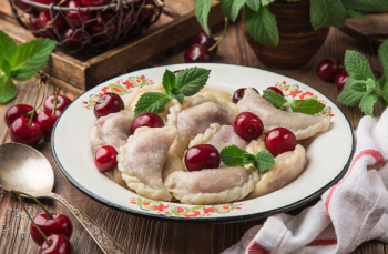 Pierogi z czereśniami zdjęcie podglądowe. 
