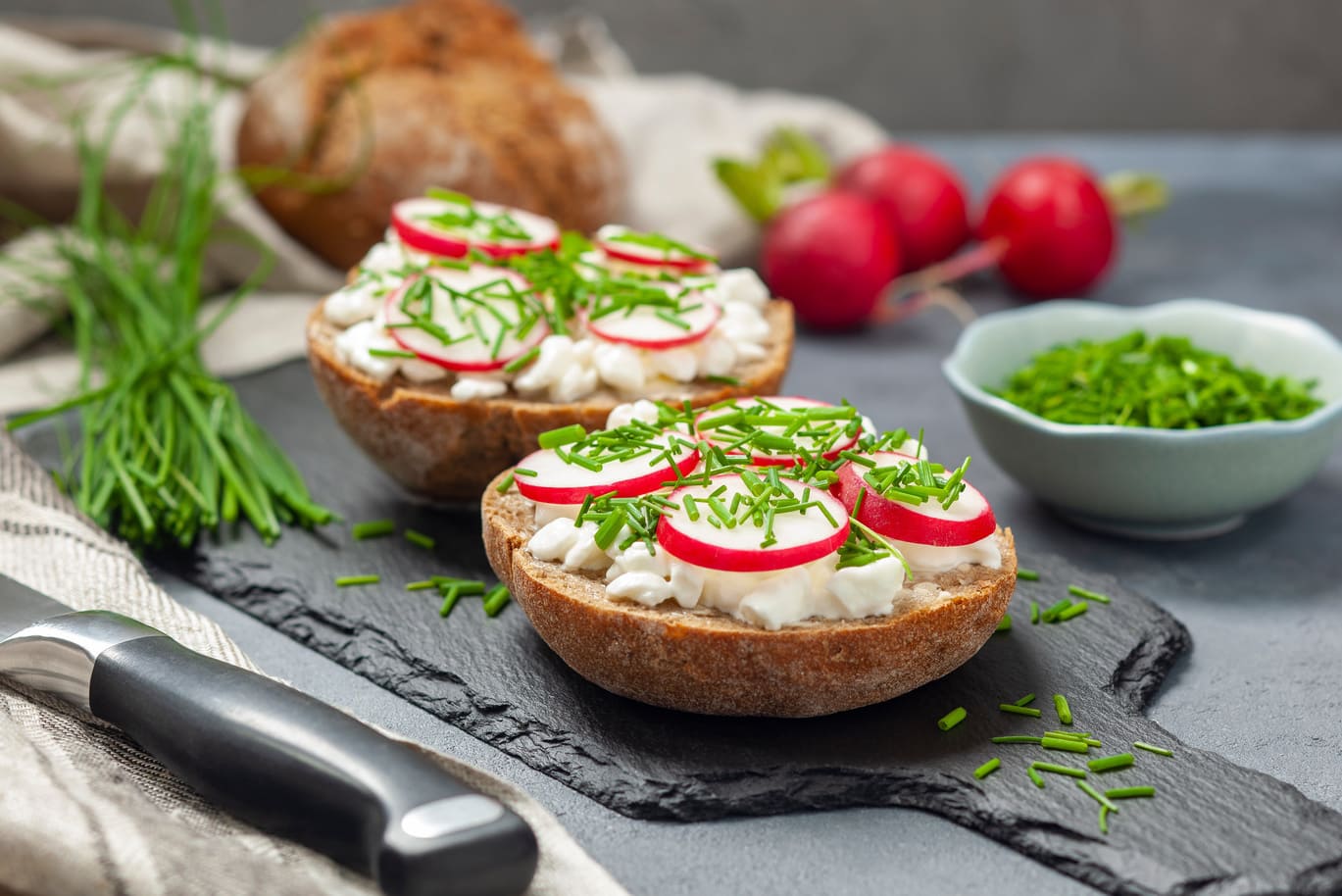 Nowalijki – jak podkreślić ich smak bez nadmiaru soli  