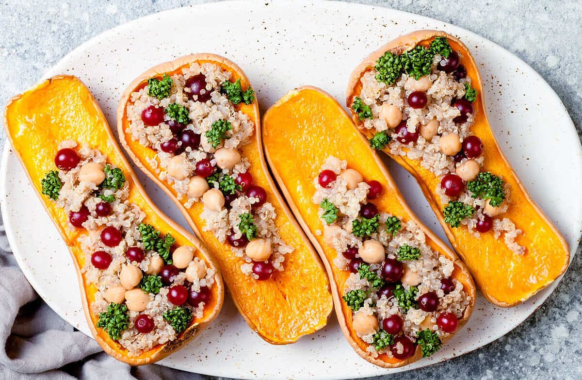 Pieczona dynia piżmowa na talerzu