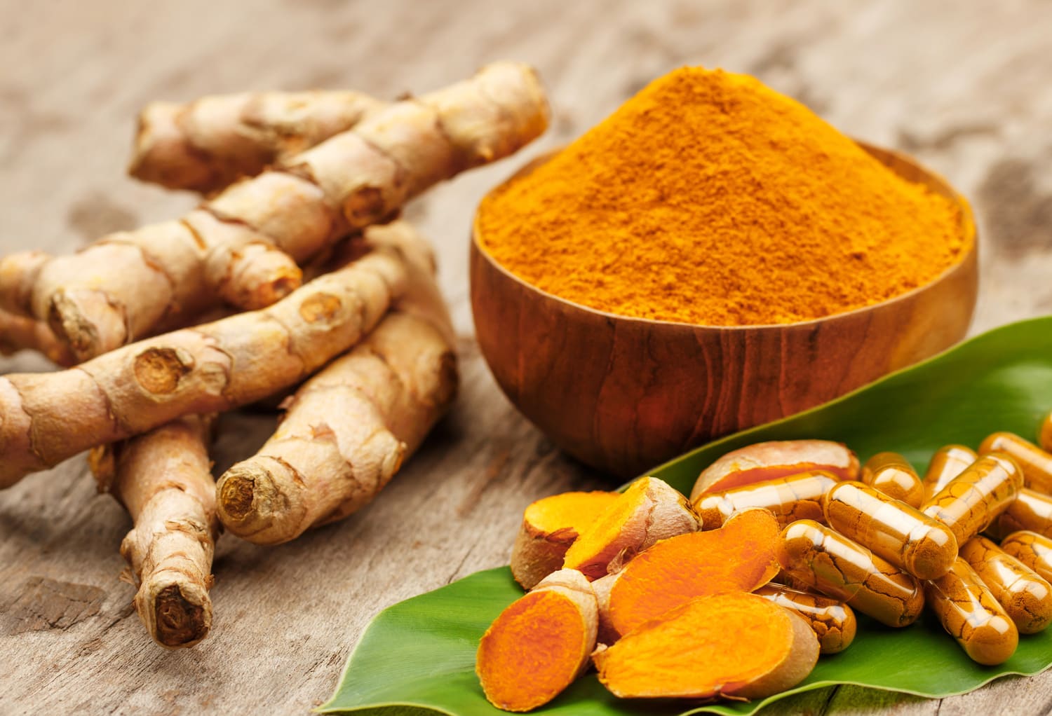 Przyprawy na stole. Zdjęcie podglądowe.